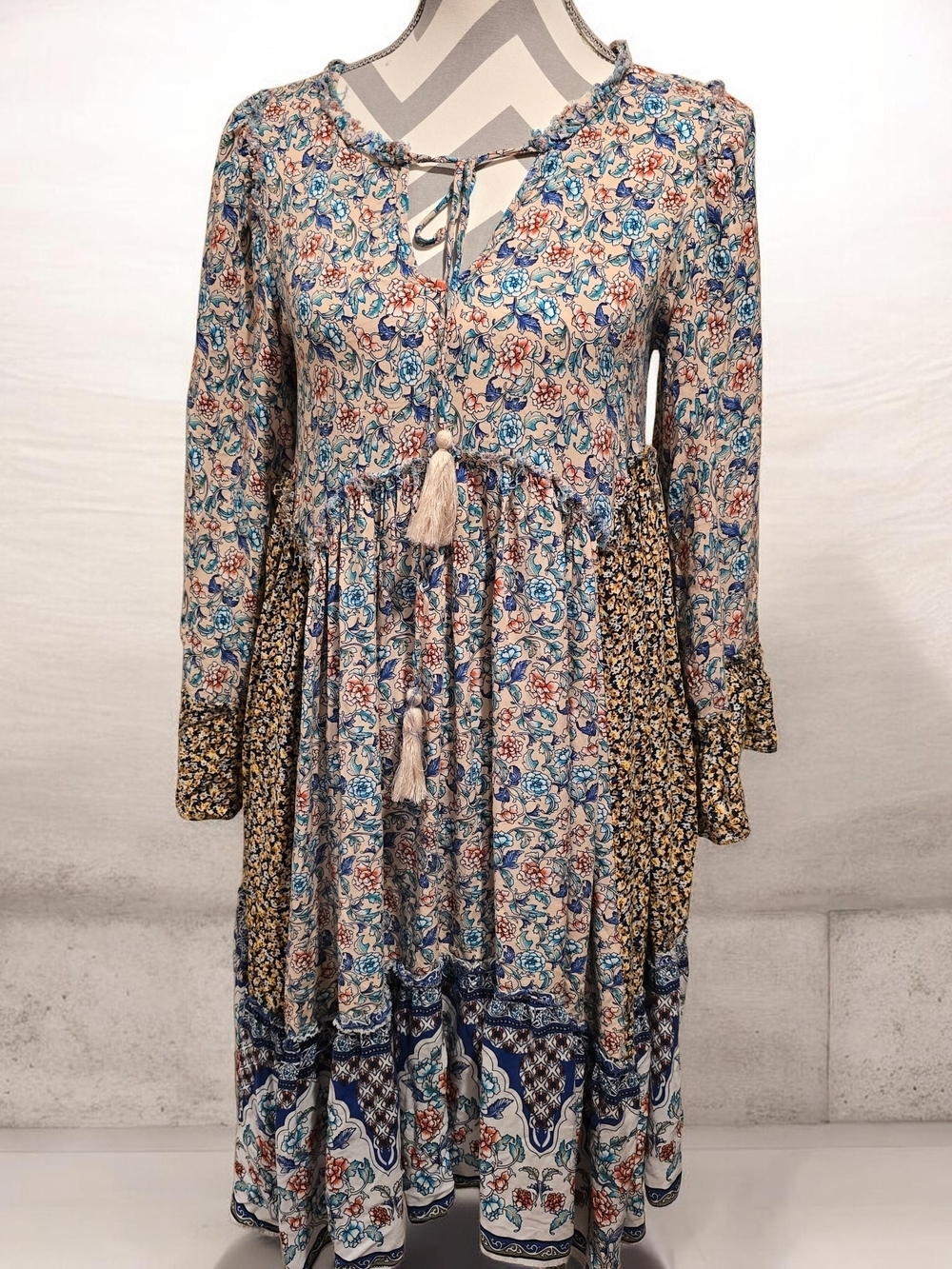 GIGIO USA Floral Tassel Boho Chic Tiered Patchwork Pocket Midi Dress Size SMALL.